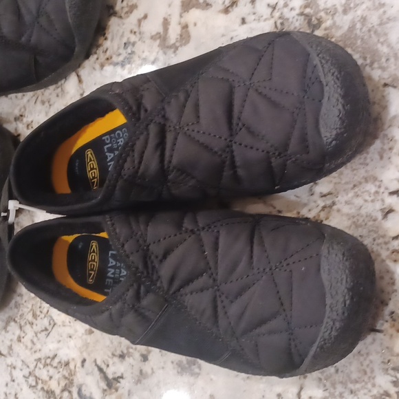 KEEN Howser II Women's Quilted Wrap Arch Support Water Resistant Black Shoes NEW - Picture 10 of 16